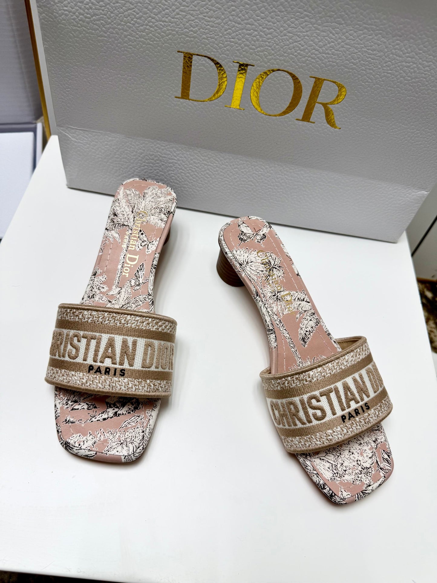 CD 26s Embroidered Sandals Pink Nude Gold Canvas Leather 683012