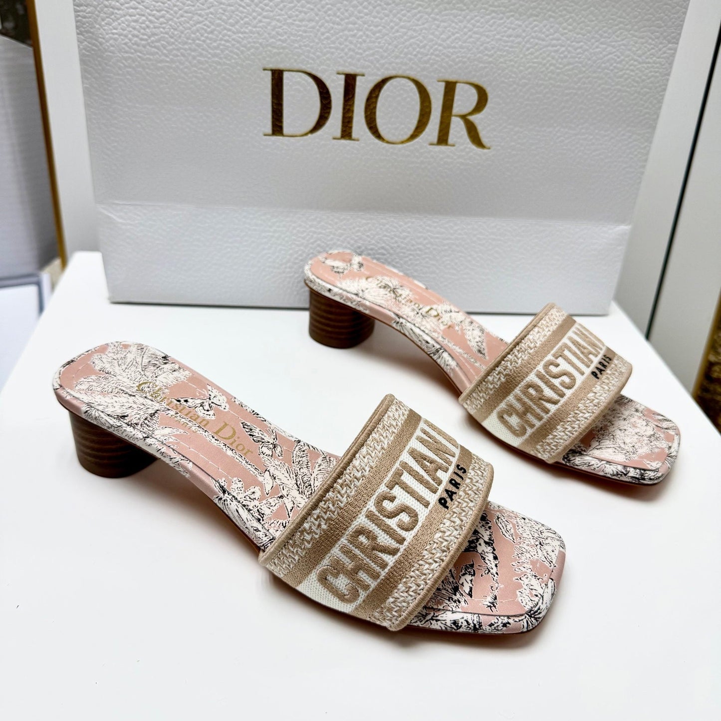 CD 26s Embroidered Sandals Pink Nude Gold Canvas Leather 683012