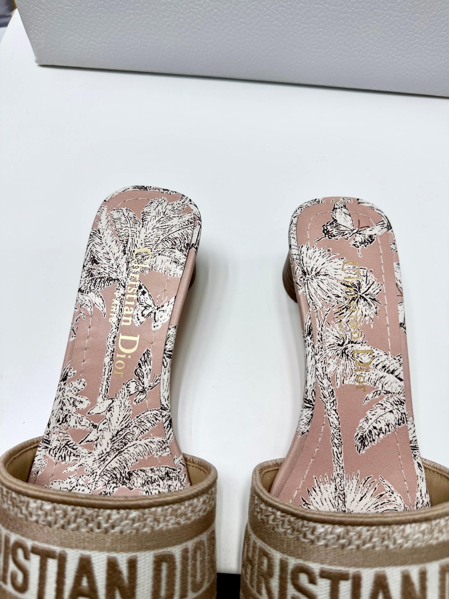 CD 26s Embroidered Sandals Pink Nude Gold Canvas Leather 683012