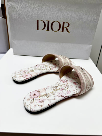 CD 26s Embroidered Sandals Pink Pastel Canvas Leather 683020