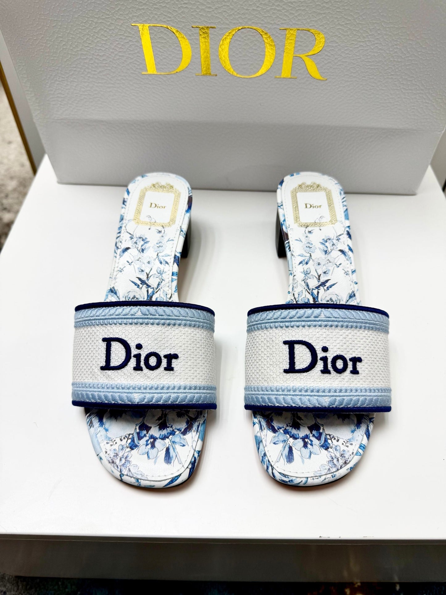 CD 26s Floral Embroidered Sandals White Blue Canvas 683028