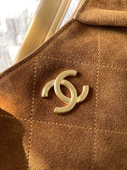 Chanel 2026 Hobo Beach Tote Bag 33cm Tan Suede
