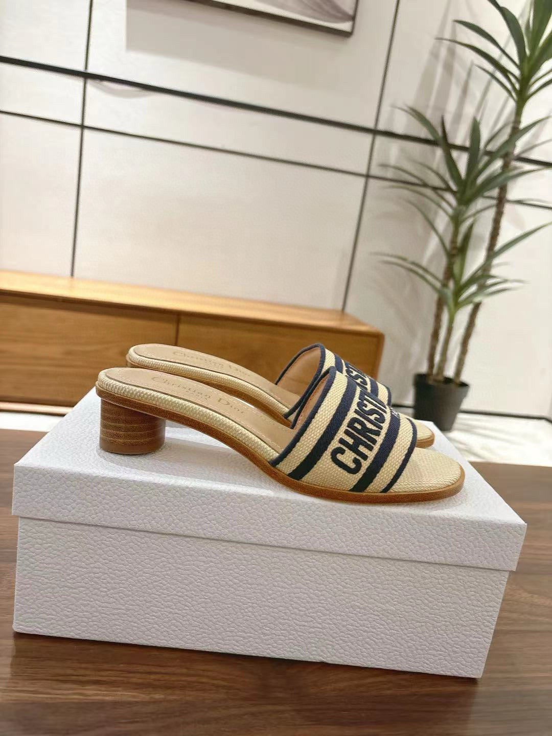 CD 26s Embroidered Sandals Canvas Sheepskin 664321