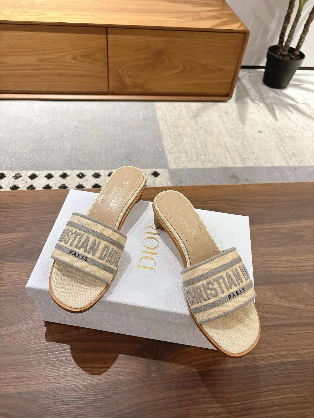 CD 26s Embroidered Sandals Beige Gray Canvas Sheepskin 664324