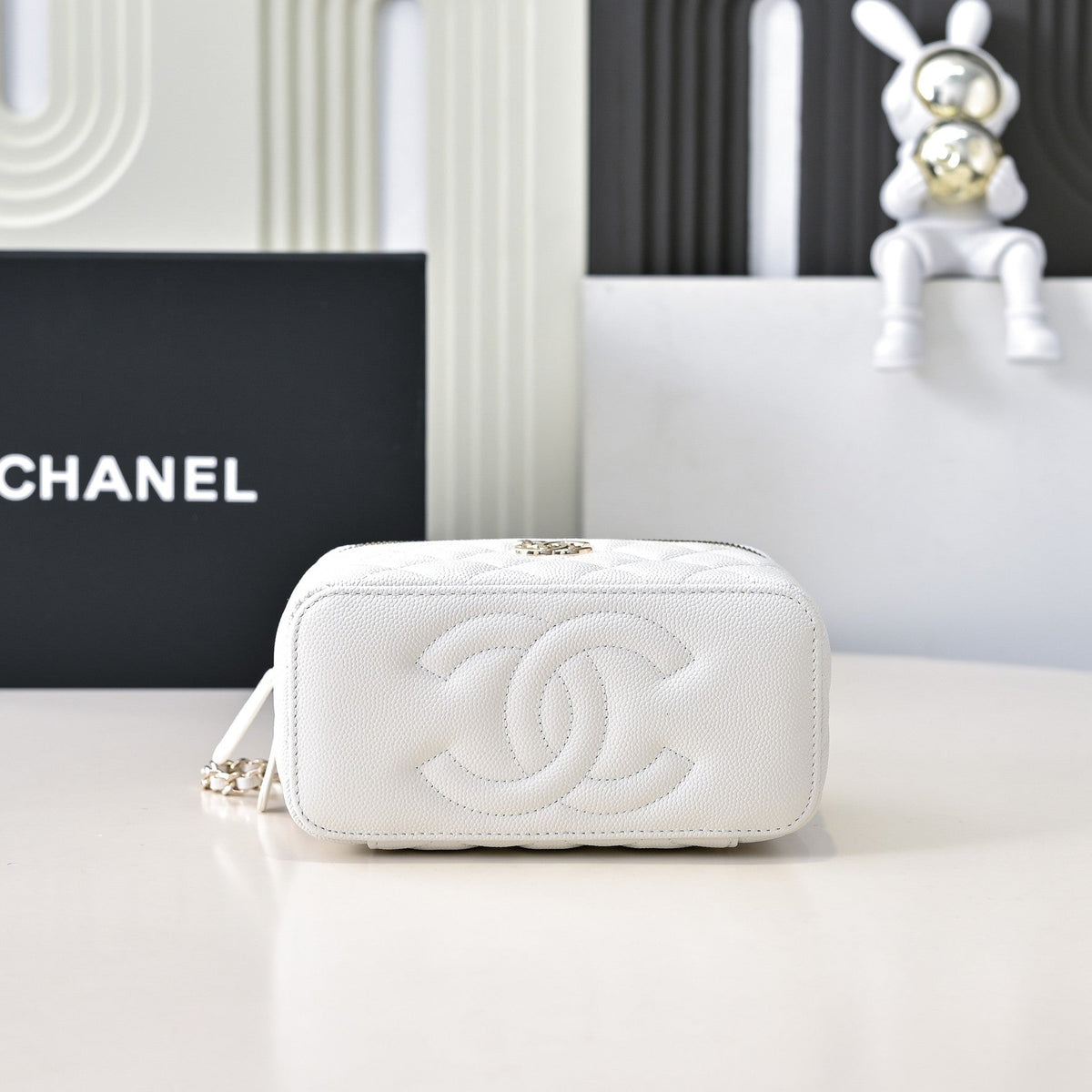 CC 25C Vanity Case White Caviar Leather 286274
