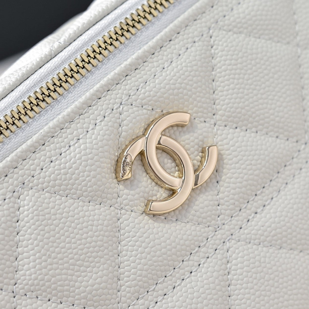 CC 25C Vanity Case White Caviar Leather 286274