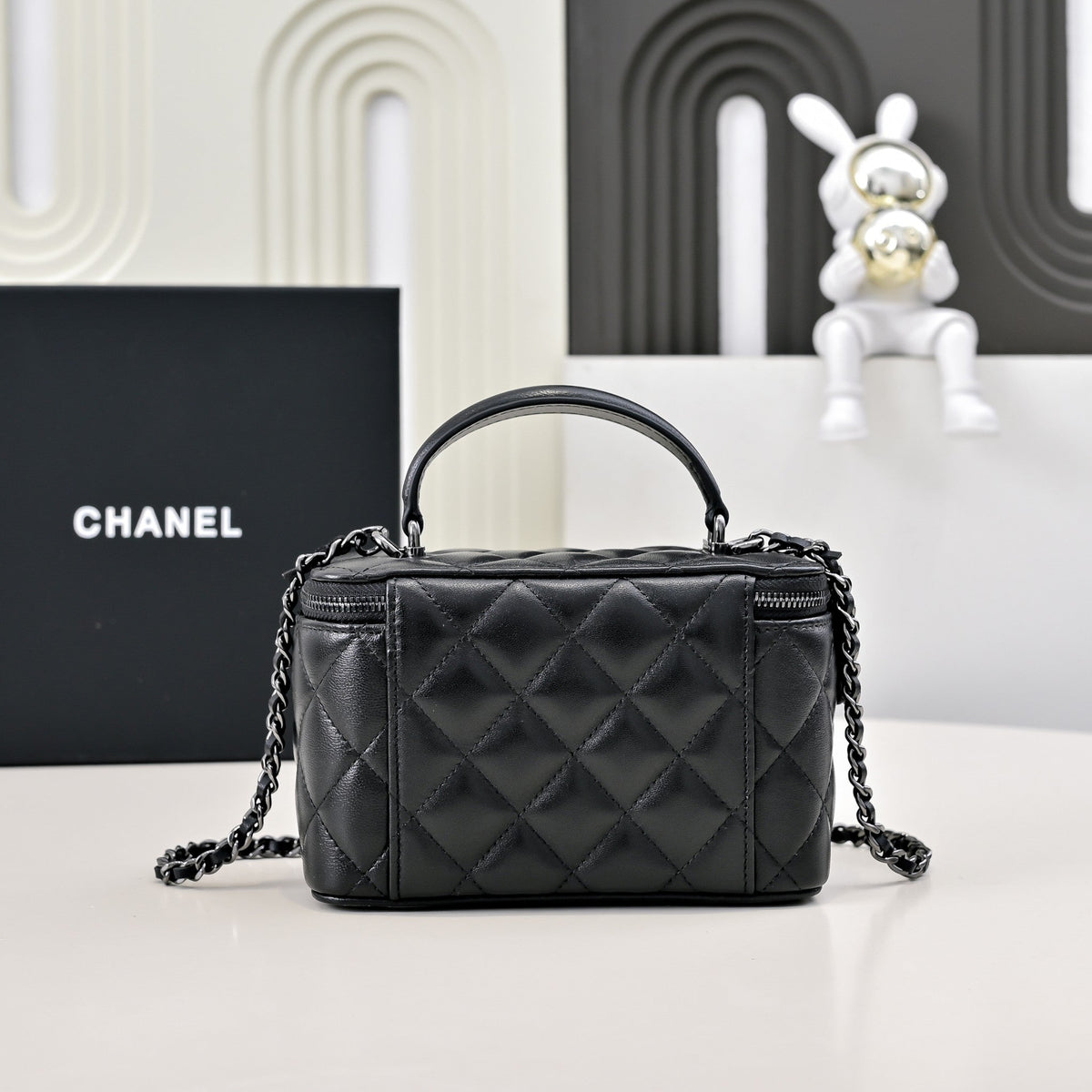 CC 26s Vanity Case Full Black Quilted Lambskin 286284