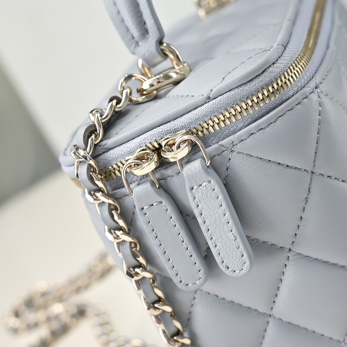 CC 26s Vanity Case Light Grey Quilted Lambskin 286279