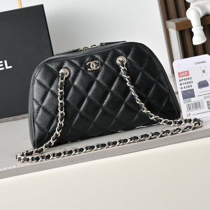Chanel 2026 Chain Clutch Bag 19.5cm Black Calfskin 140657
