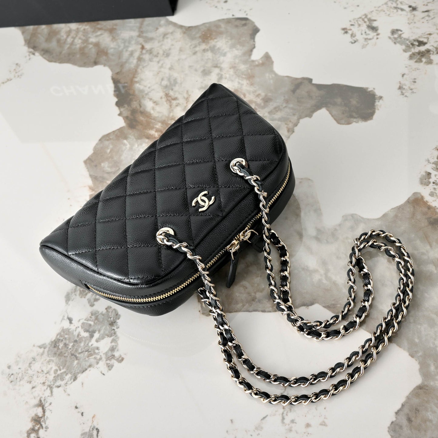 Chanel 2026 Chain Clutch Bag 19.5cm Black Calfskin 140657