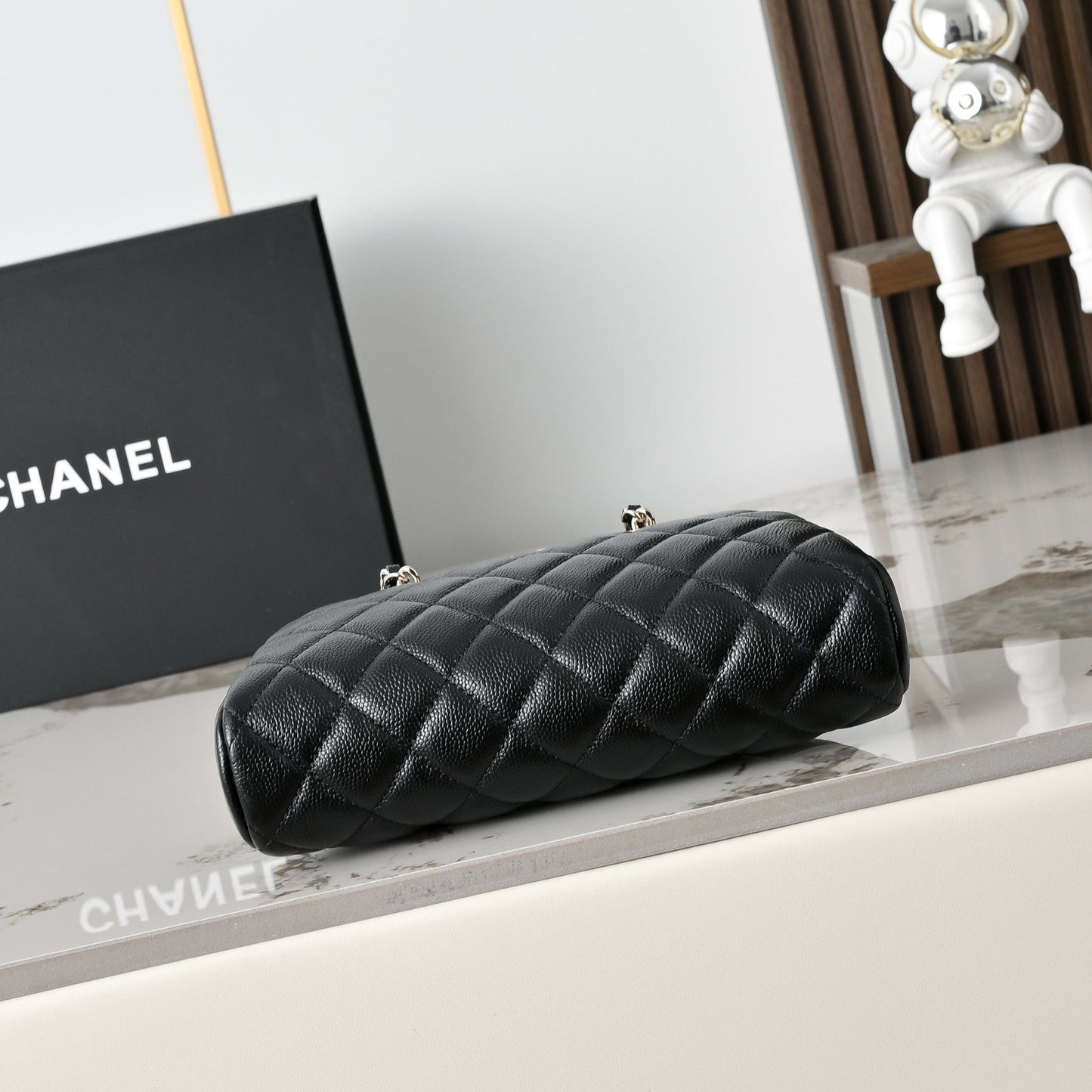 Chanel 2026 Chain Clutch Bag 19.5cm Black Calfskin 140657