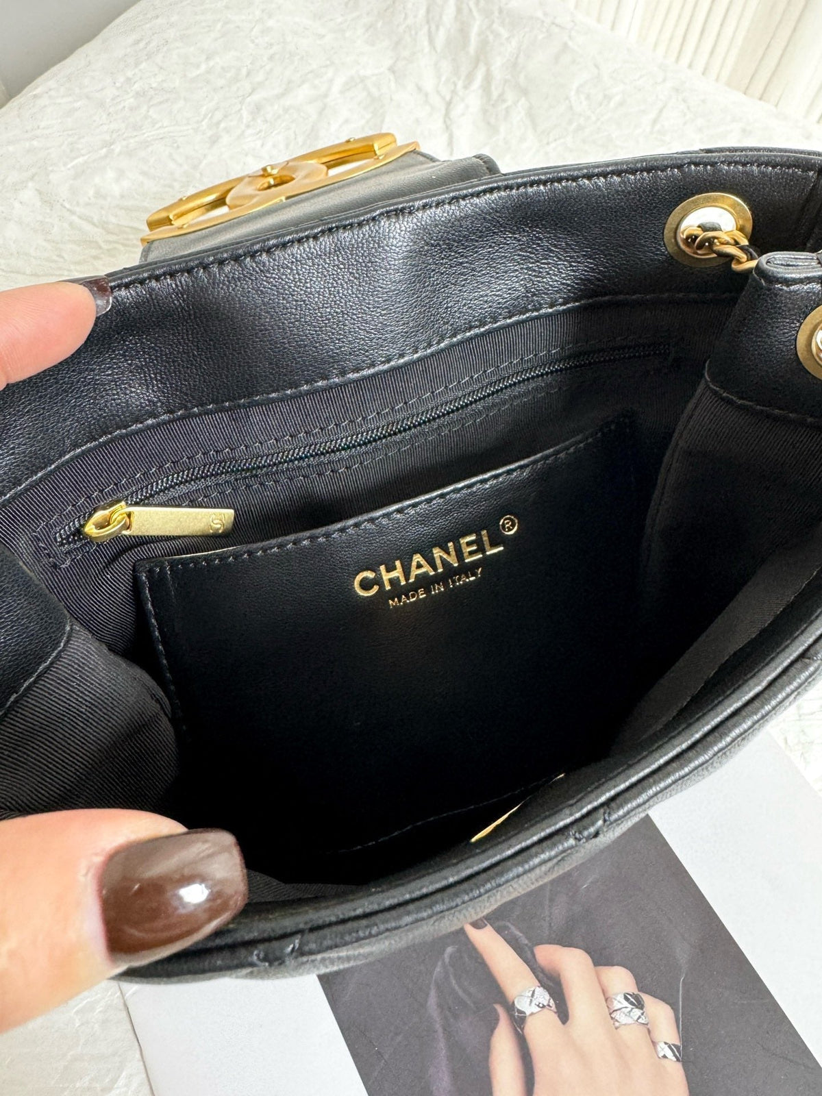 24c cc small shopping bag 21cm black lambskin gold hardware
