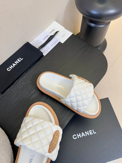 CC 26s Slippers White Beige Sheepskin 627171