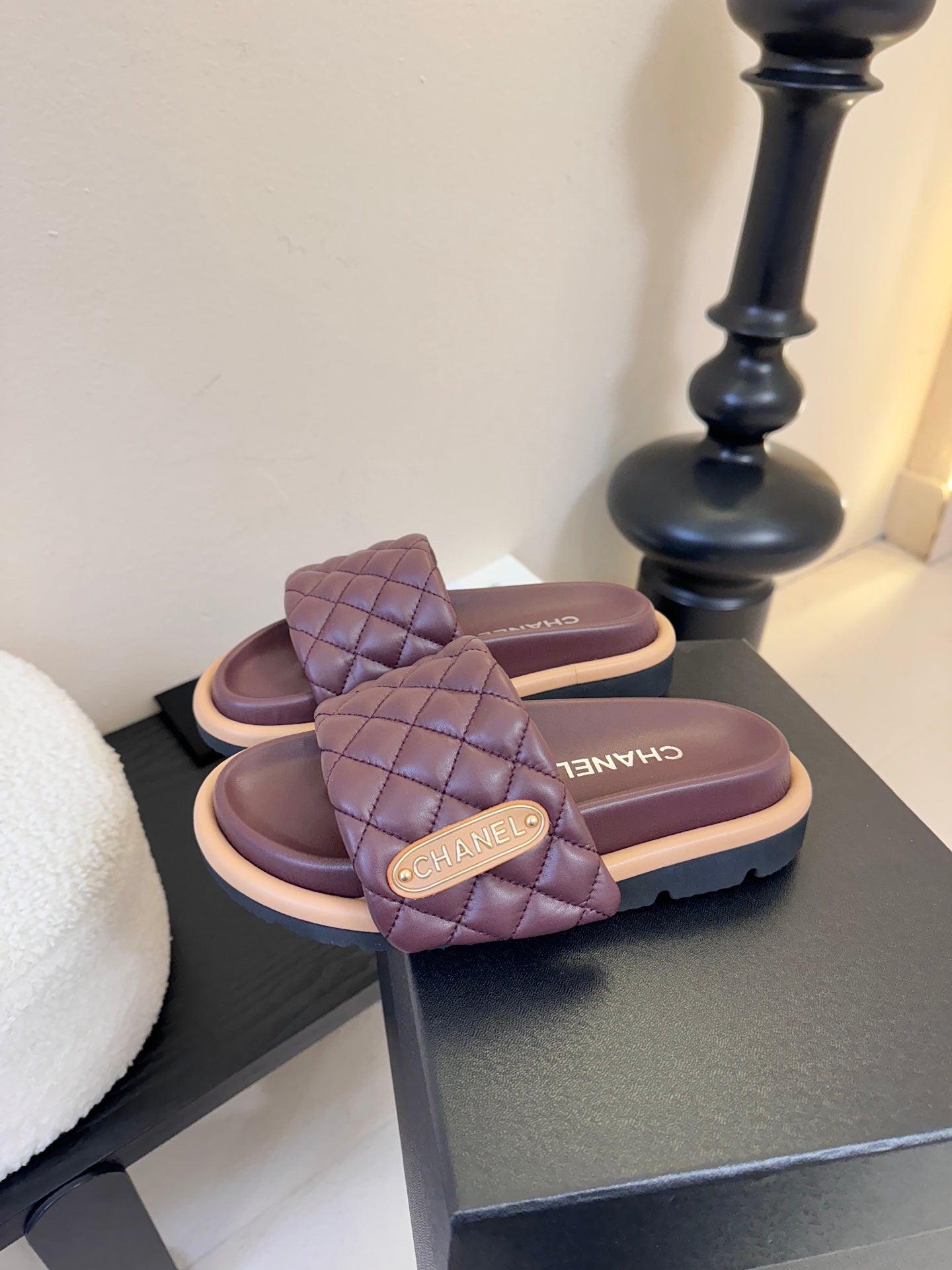 CC 26s Slippers Burgundy Beige Sheepskin 627173