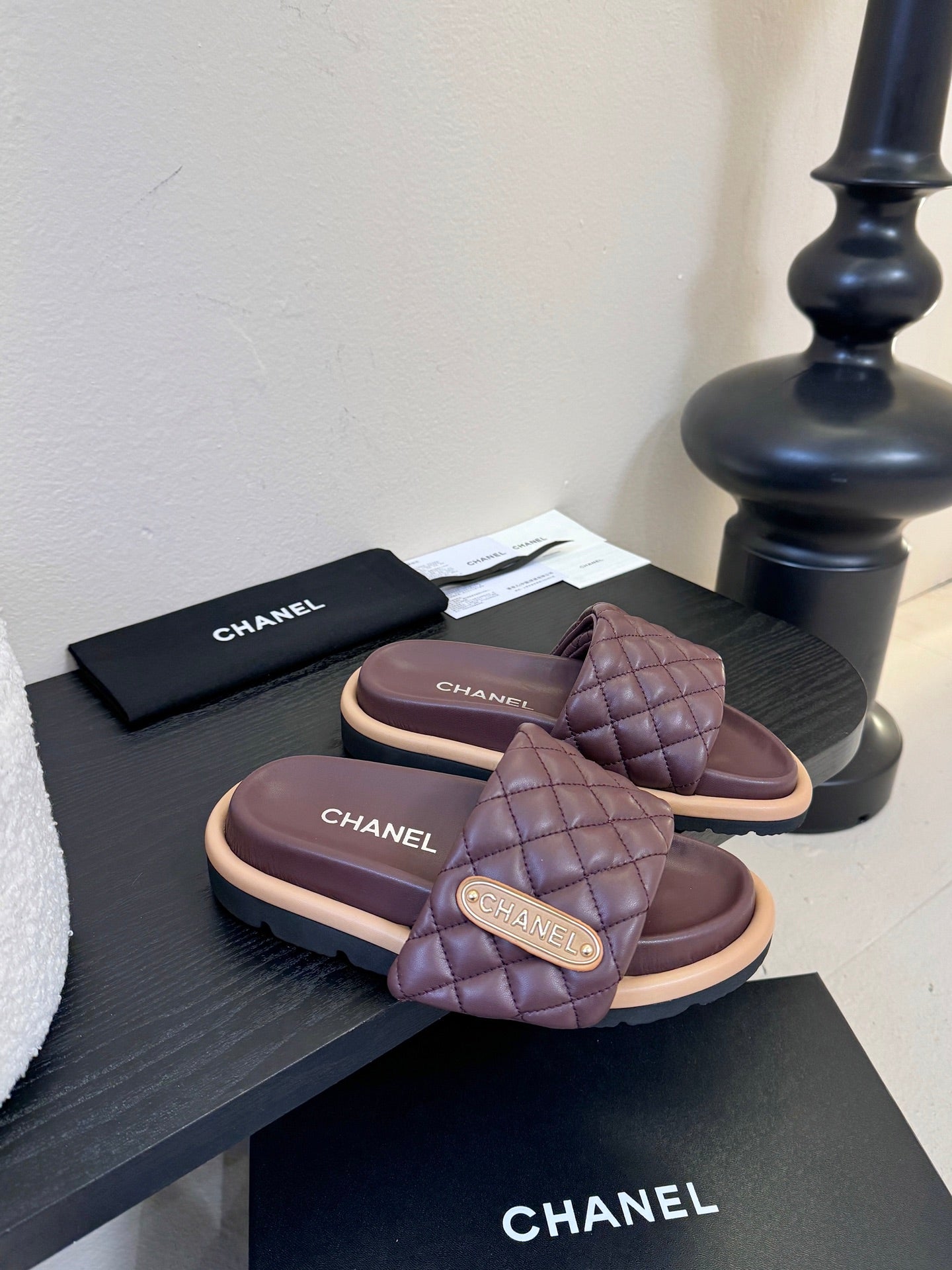 CC 26s Slippers Burgundy Beige Sheepskin 627173