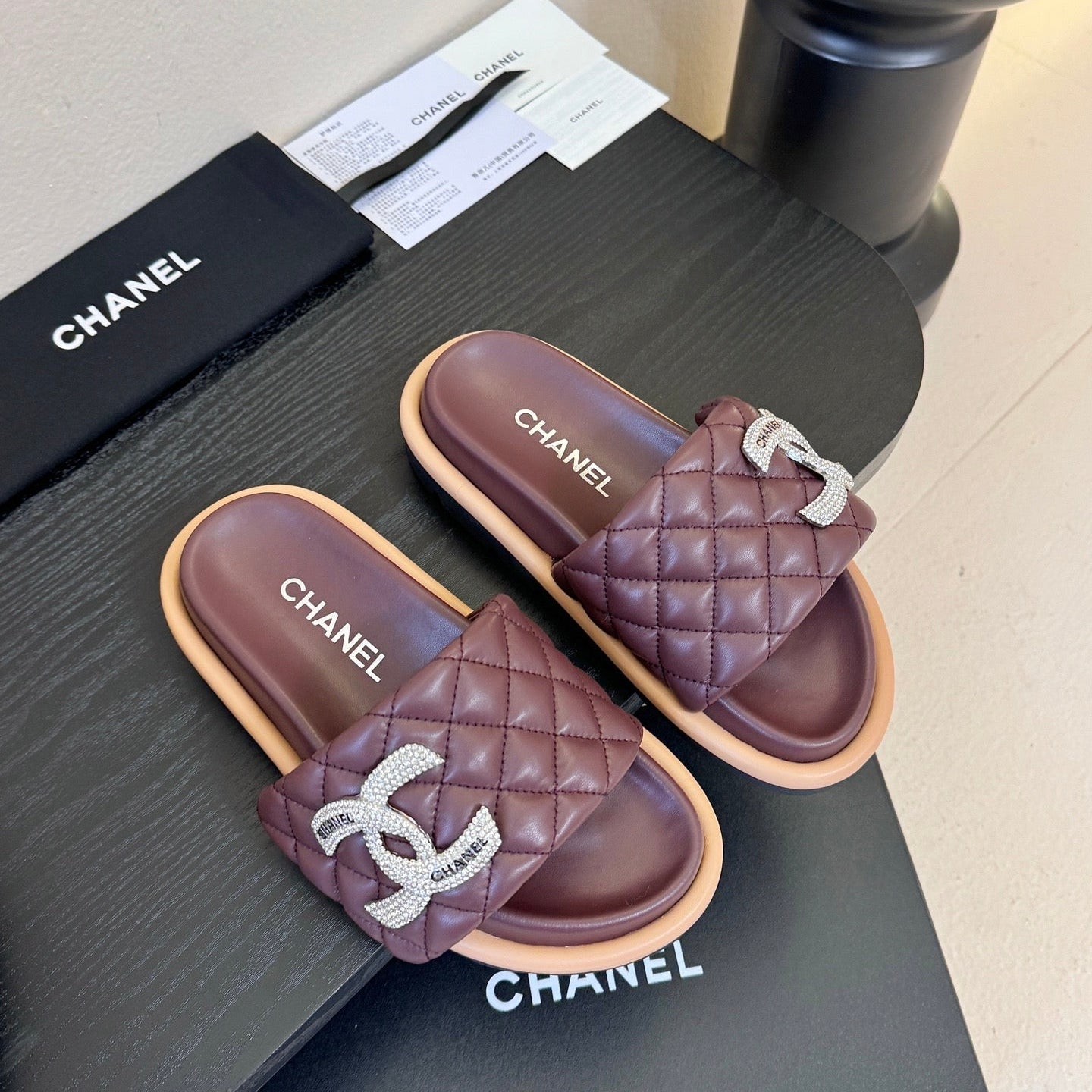 CC 26s Slippers Burgundy Beige Sheepskin 627178