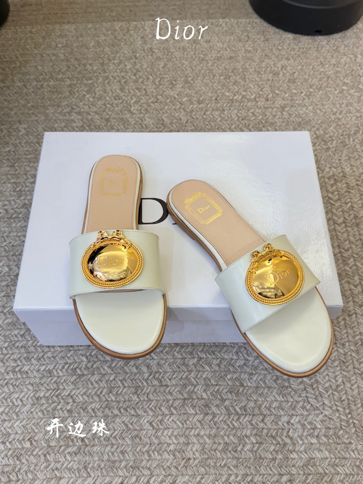 CD 26A Slippers Cannage Embroidered Cowhide Gold Logo