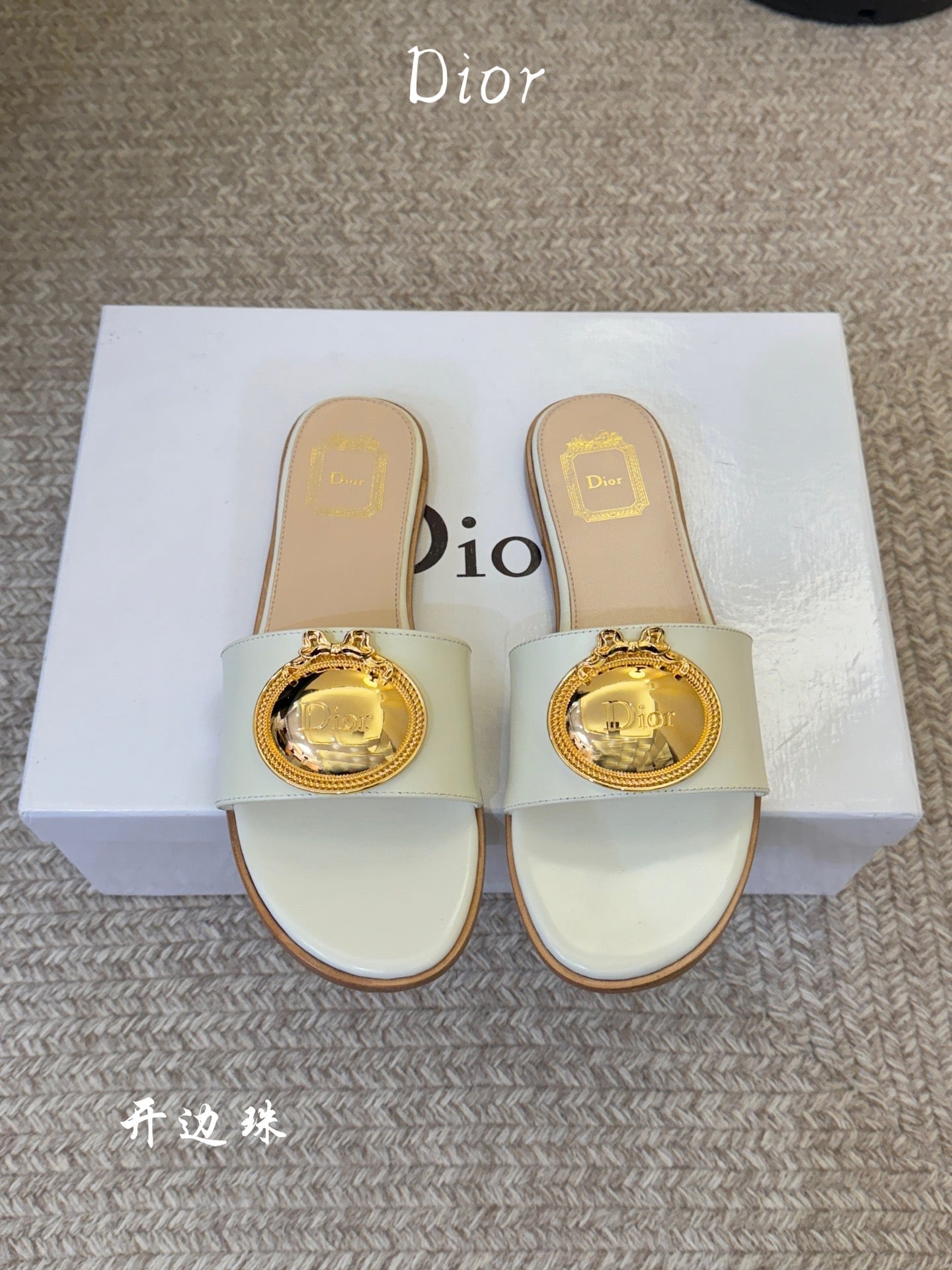 CD 26A Slippers Cannage Embroidered Cowhide Gold Logo