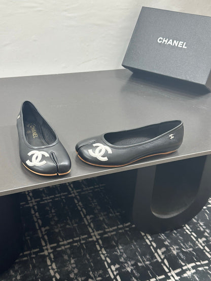 Chanel 2026 Ballet Flats Leather Sheepskin 832540