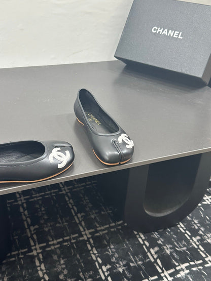 Chanel 2026 Ballet Flats Leather Sheepskin 832540
