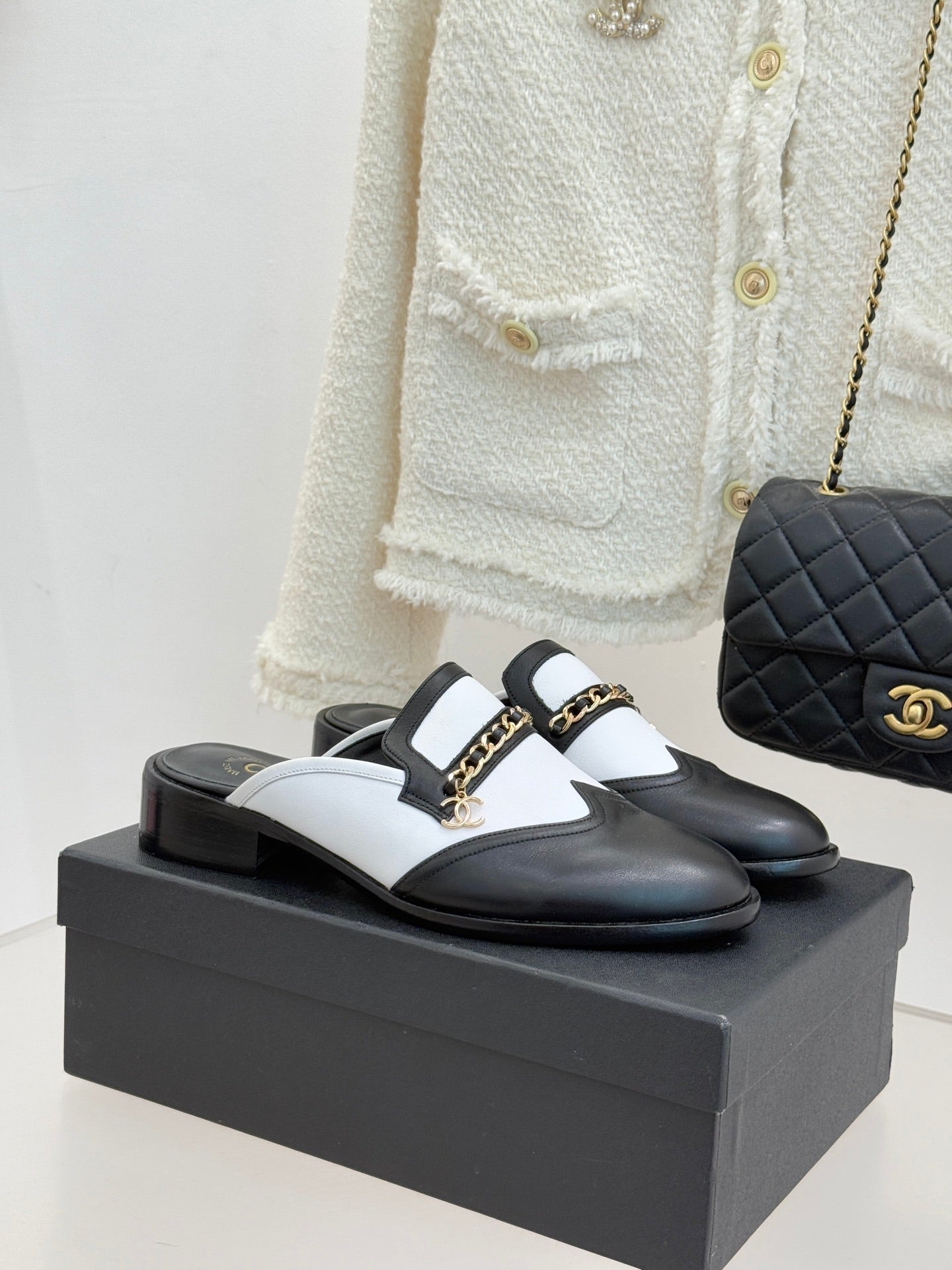 CC 26 Mule Black mix White Calfskin 610016