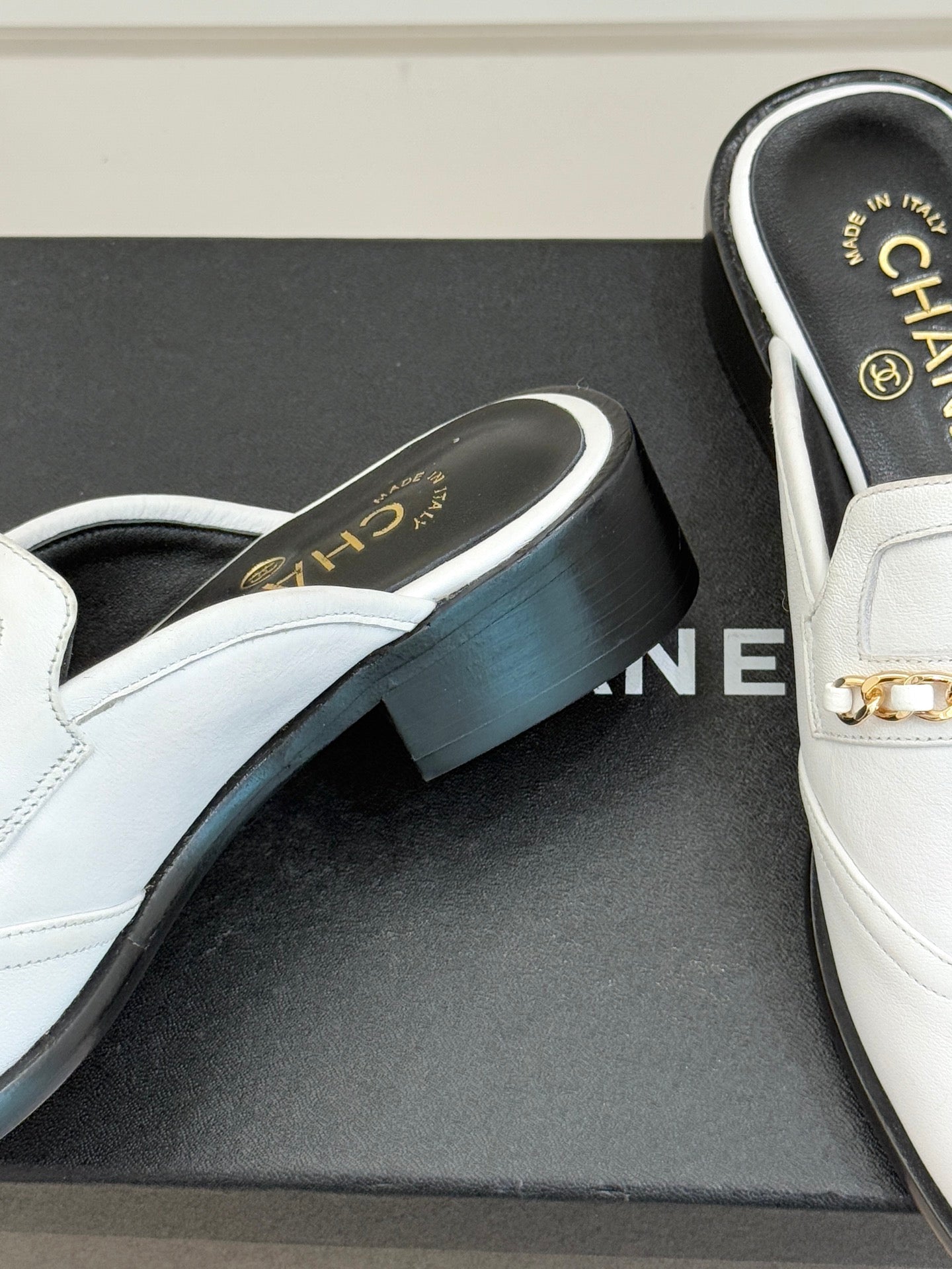 CC 26 Mule White Calfskin 610014
