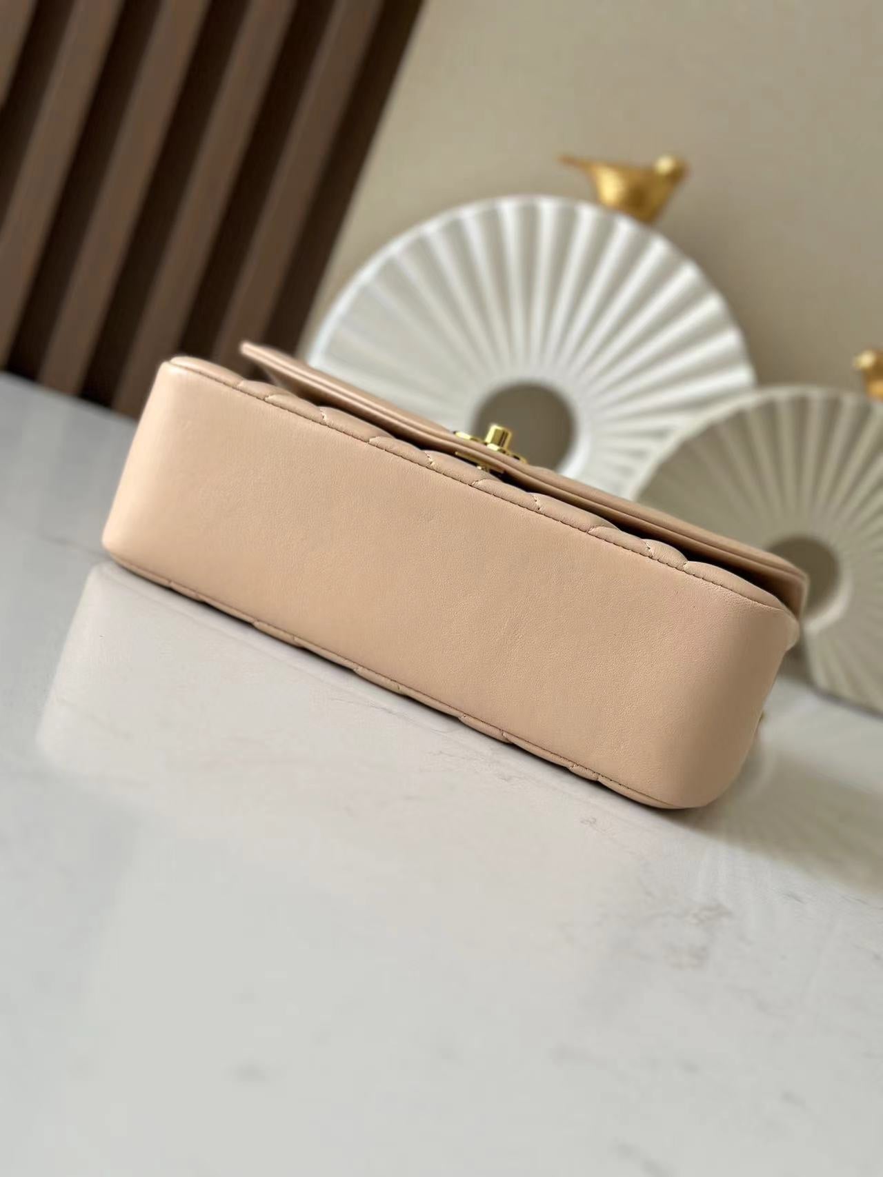Chanel 2026 Diana Shoulder Bag 22.5cm Beige Lambskin