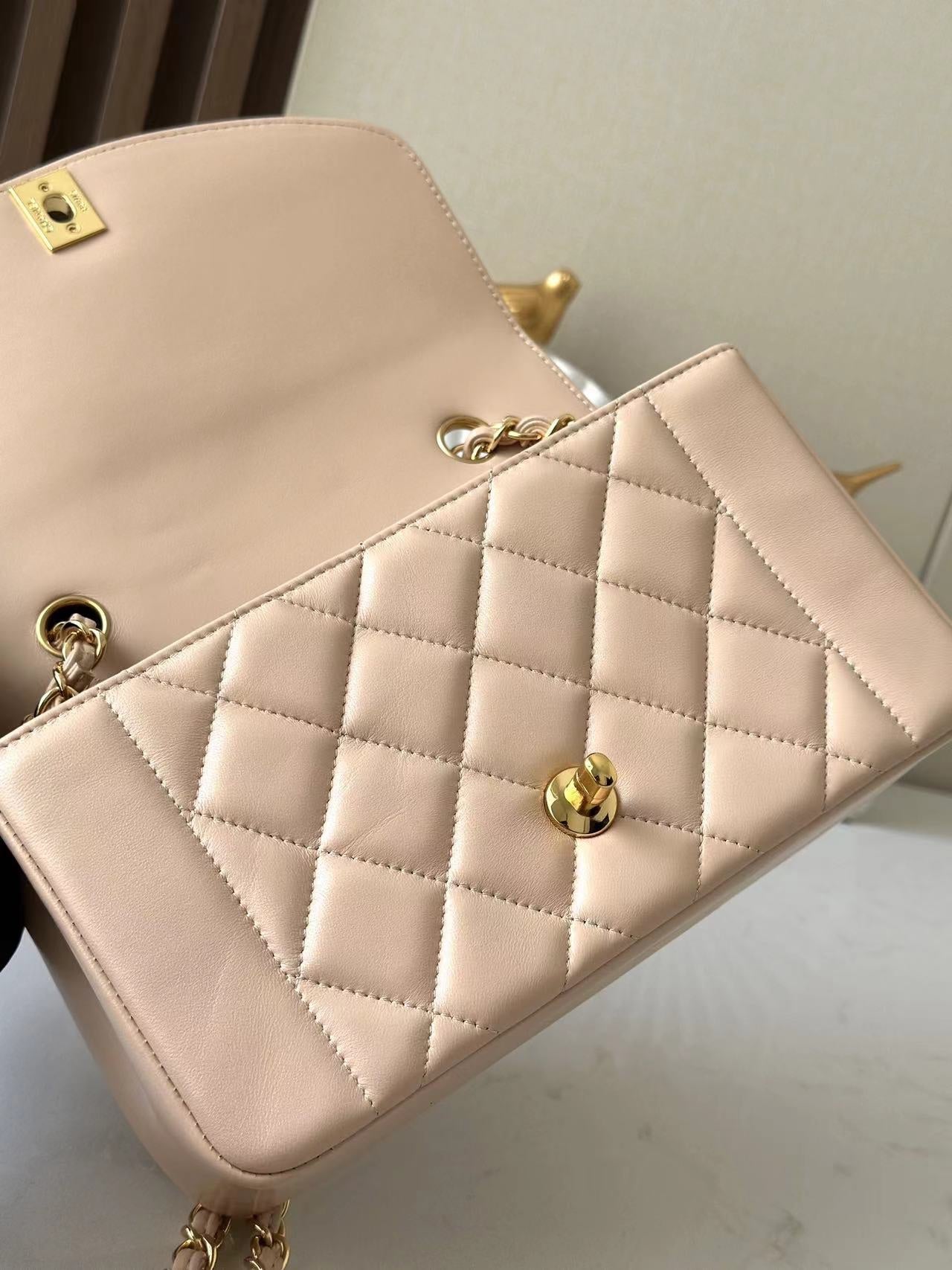 Chanel 2026 Diana Shoulder Bag 22.5cm Beige Lambskin