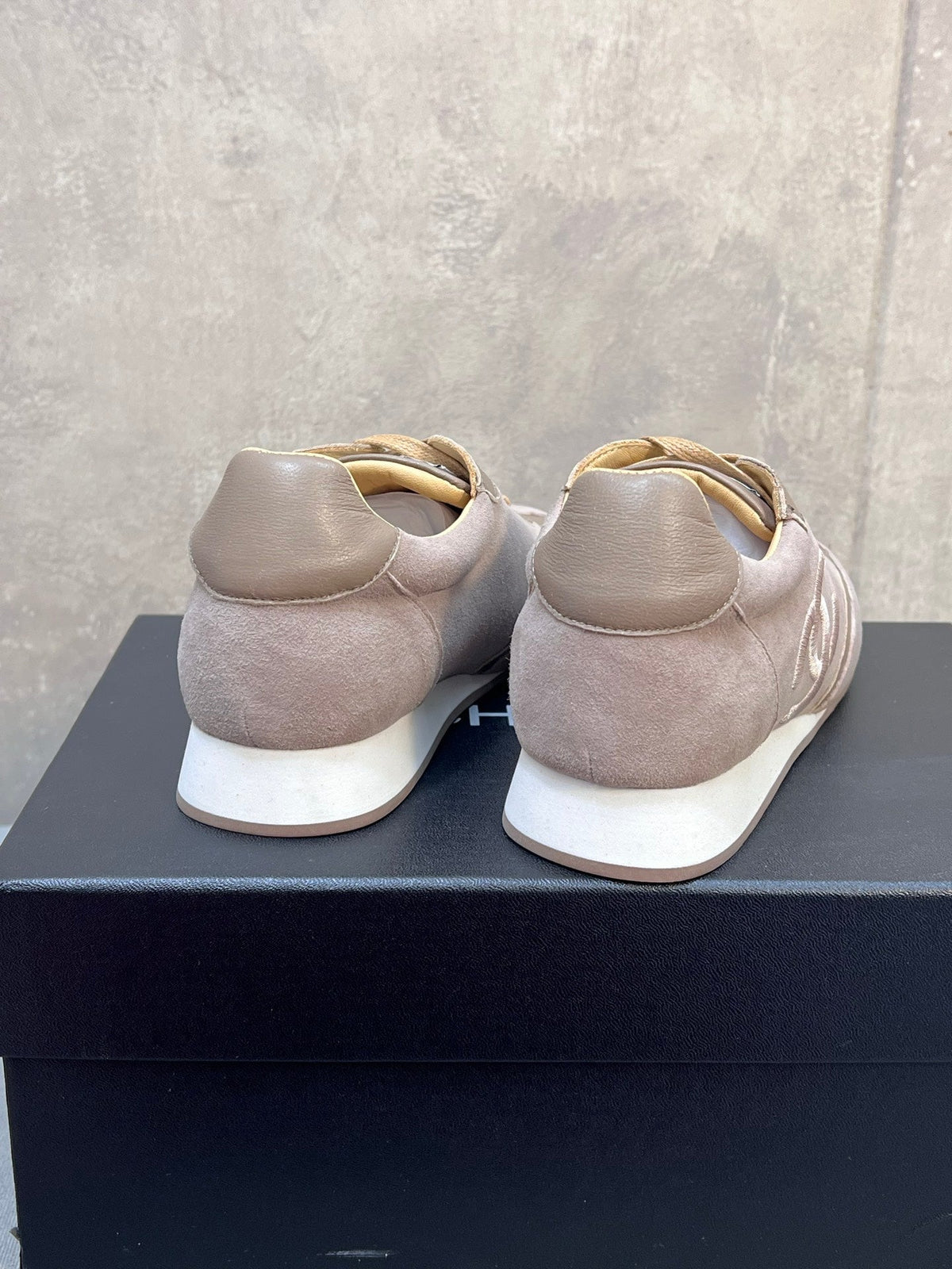 CC 26P Sneakers Light Grey Suede 682525