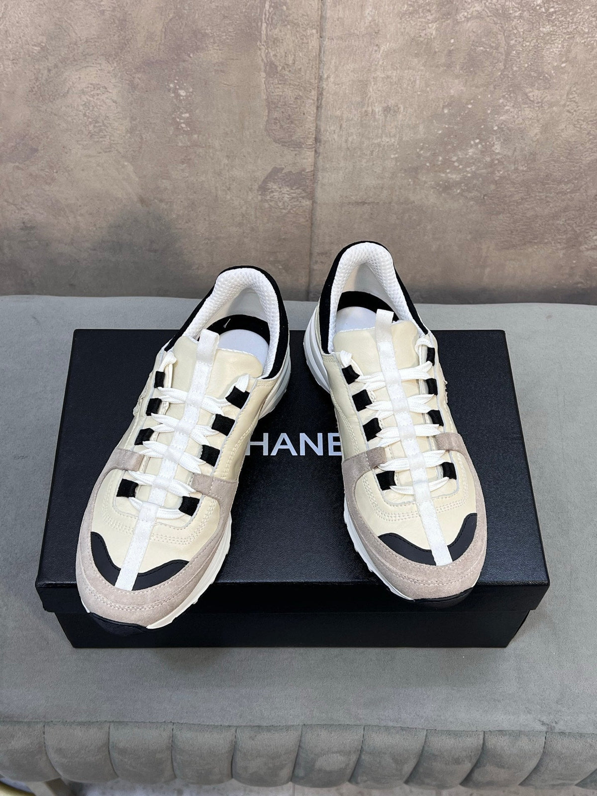CC 26s Runner CC Logo Sneakers In Beige And Grey Calfskin