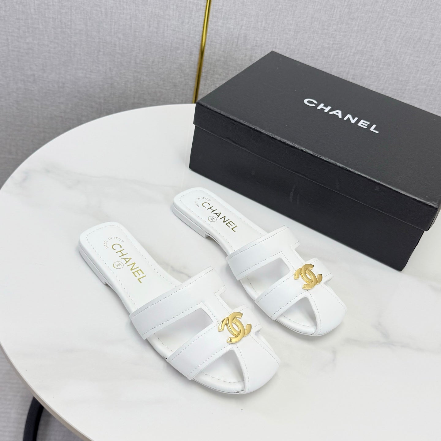 Chanel 2026 Double C Cutout Slipper Sheepskin 904592