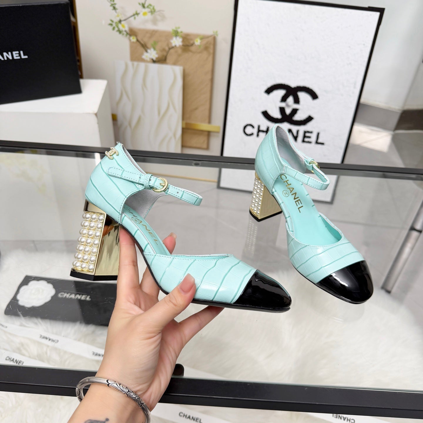 CC 26s Sandals 80 Light Turquoise Cowhide Patent Leather 183561