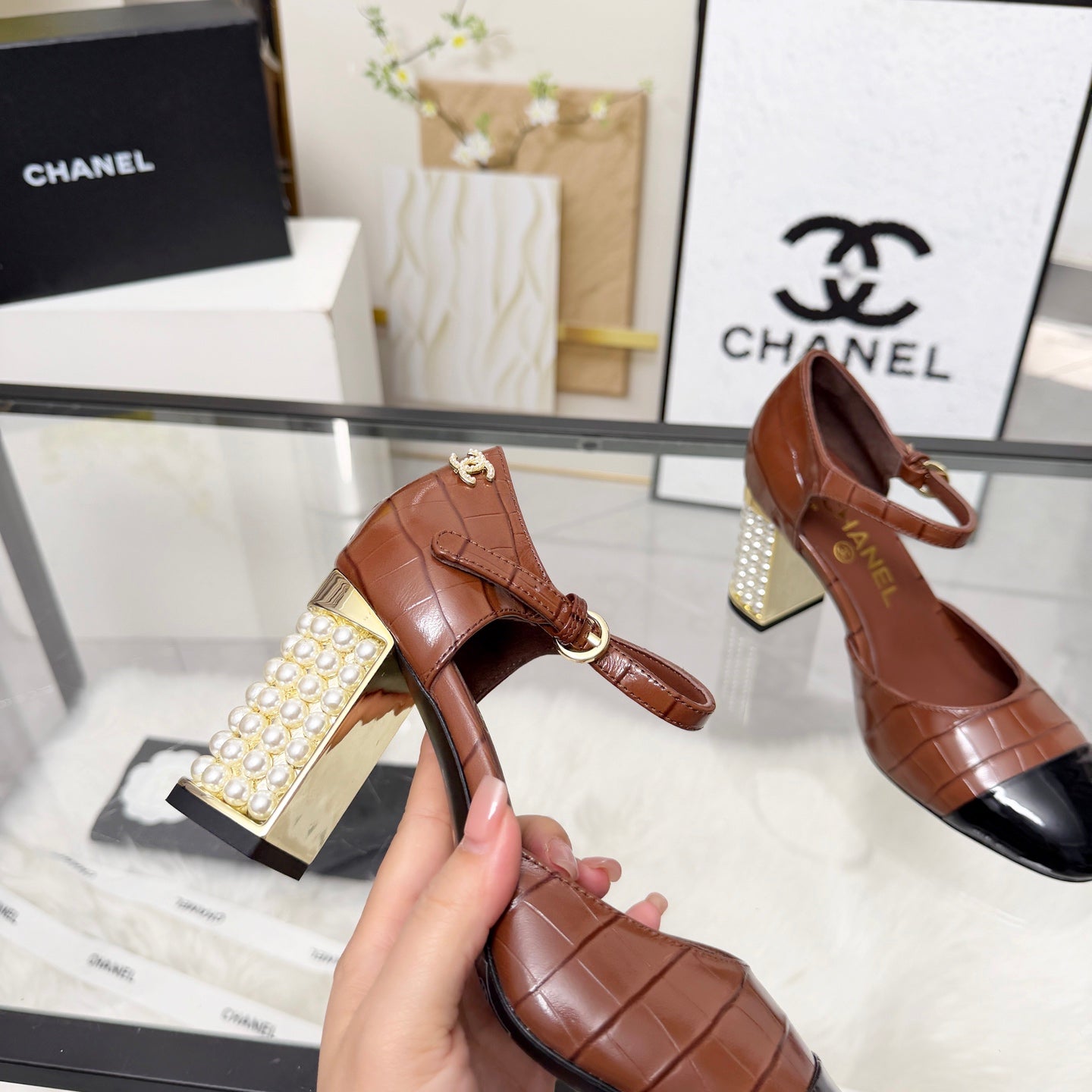 CC 26s Sandals 80 Brown Black Cowhide Patent Leather 183563