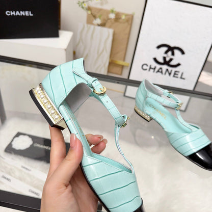 CC 26s Flat Sandals Light Turquoise Cowhide Patent Leather 183570