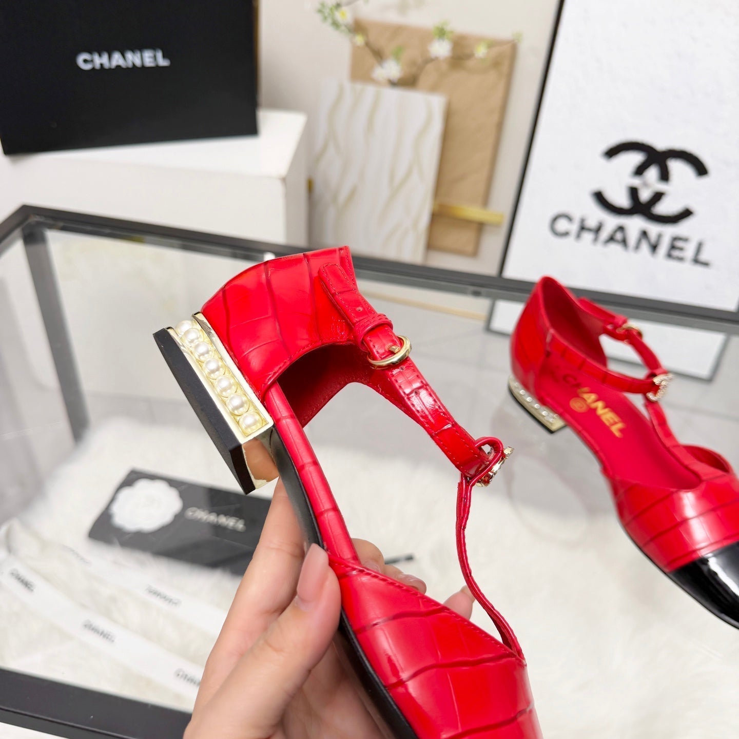 CC 26s Flat Sandals Red Black Cowhide Patent Leather 183574