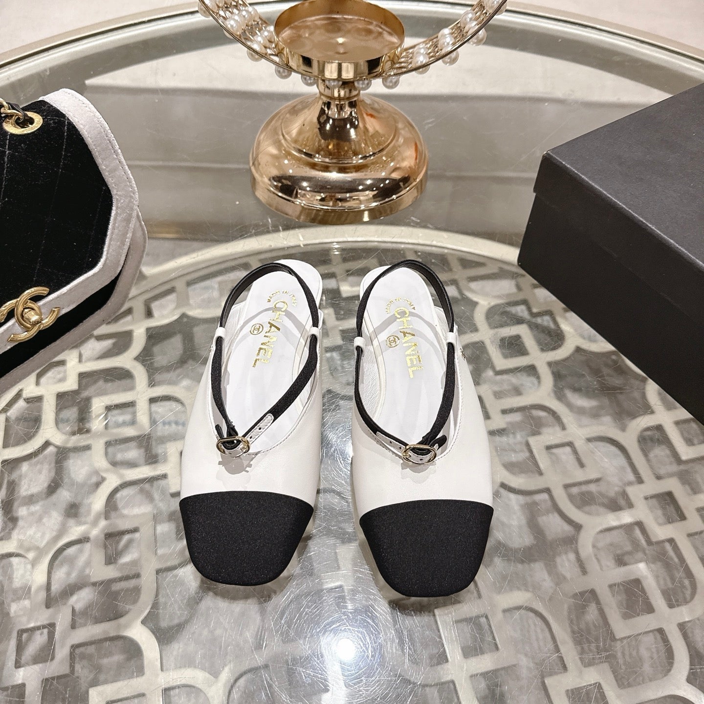 CC 26s Mary Jane White Black Sheepskin 627039