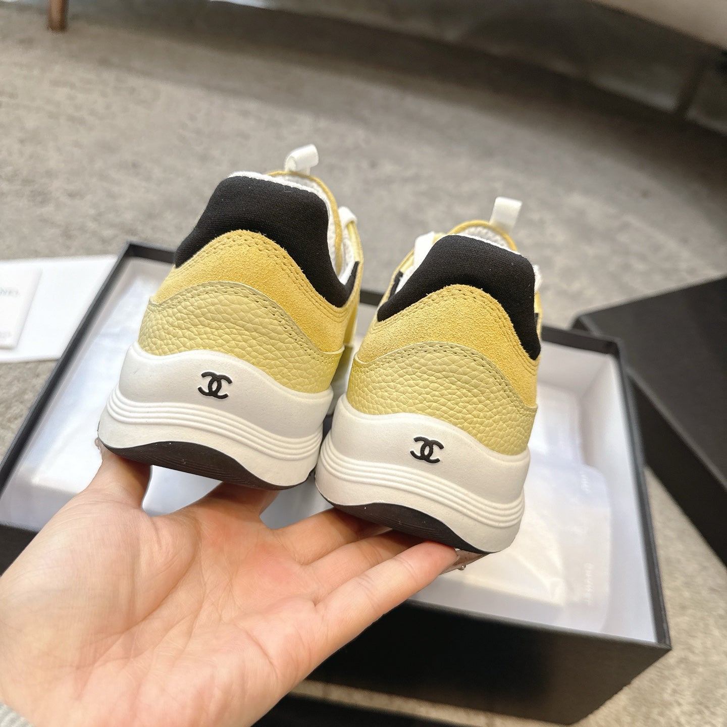 CC 26s Sneaker Yellow Suede 647433