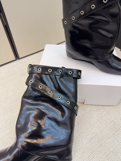 CC 26 Ankle Boot With Buckle Black Cowhide 589113