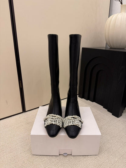 CC 26 Pearl Boot Black Leather 588830
