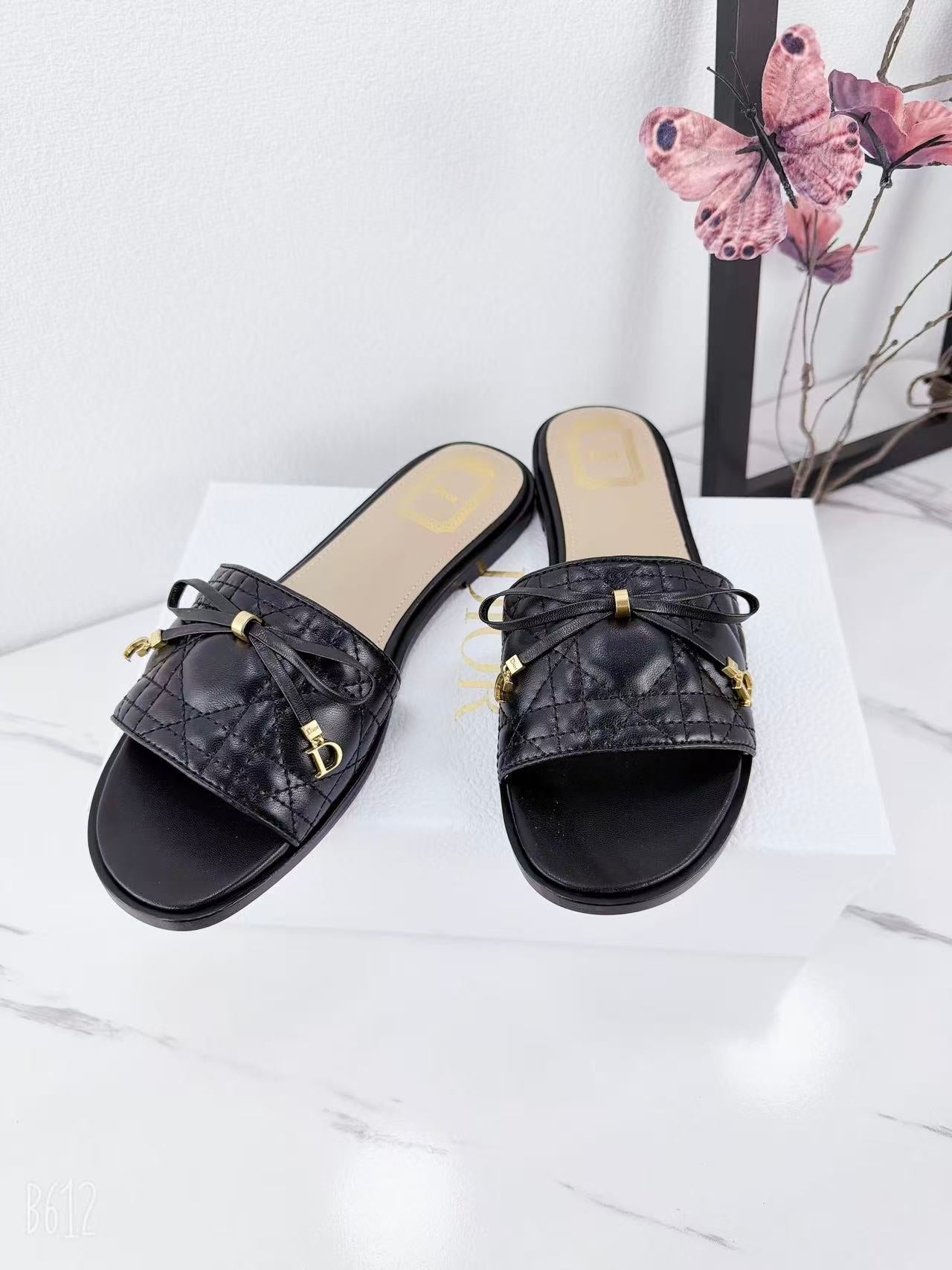 CD 26s Slippers Cowhide