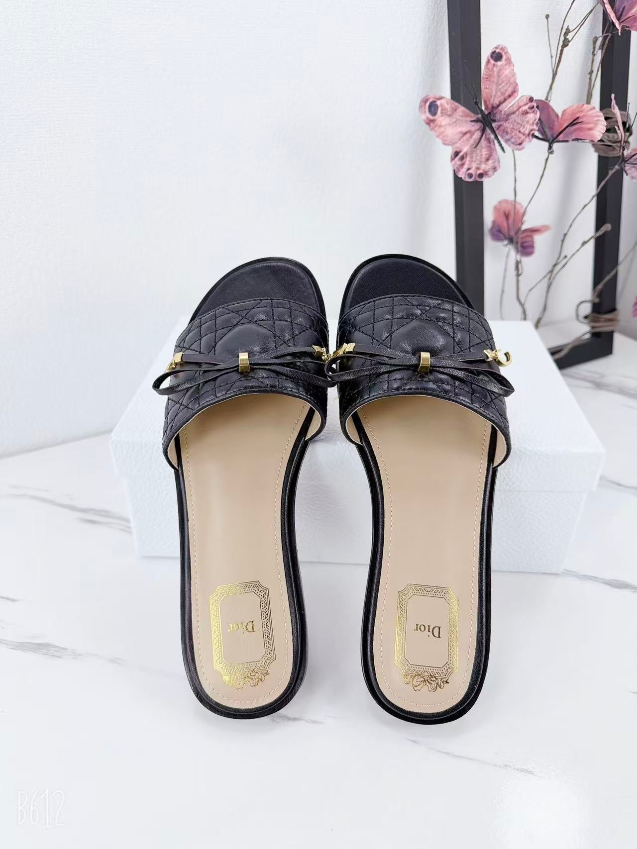 CD 26s Slippers Cowhide
