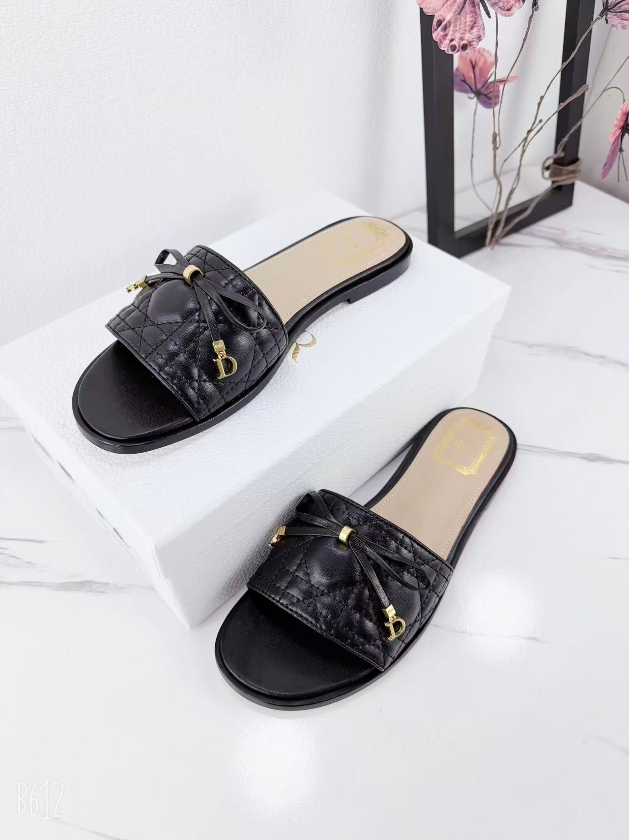 CD 26s Slippers Cowhide