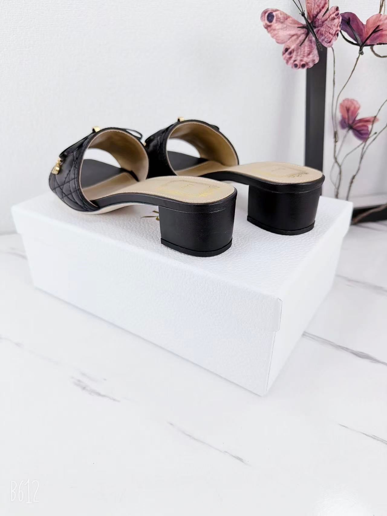 CD 26s Slippers Cowhide