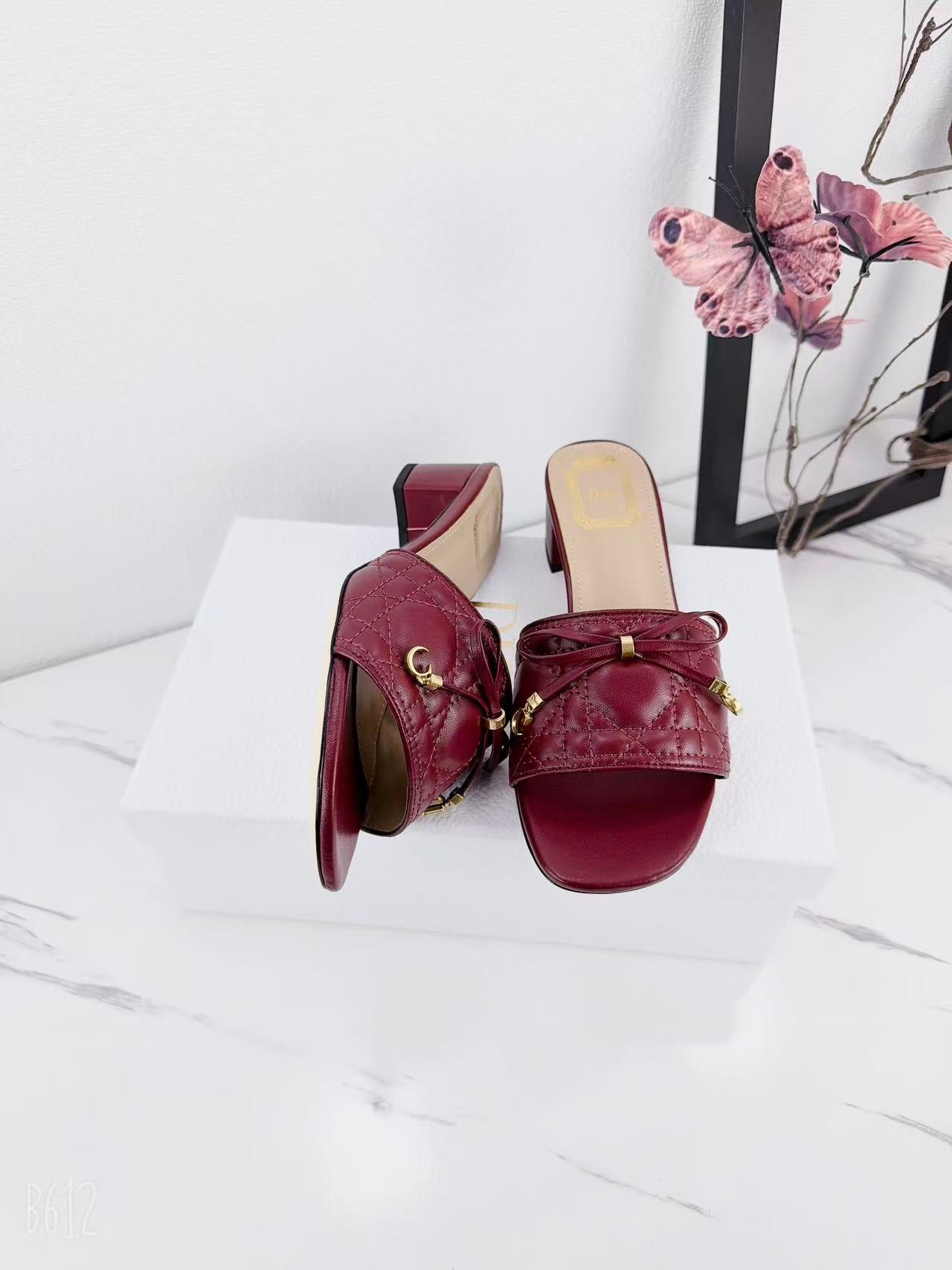 CD 26s Slippers Burgundy Beige Cowhide 681590