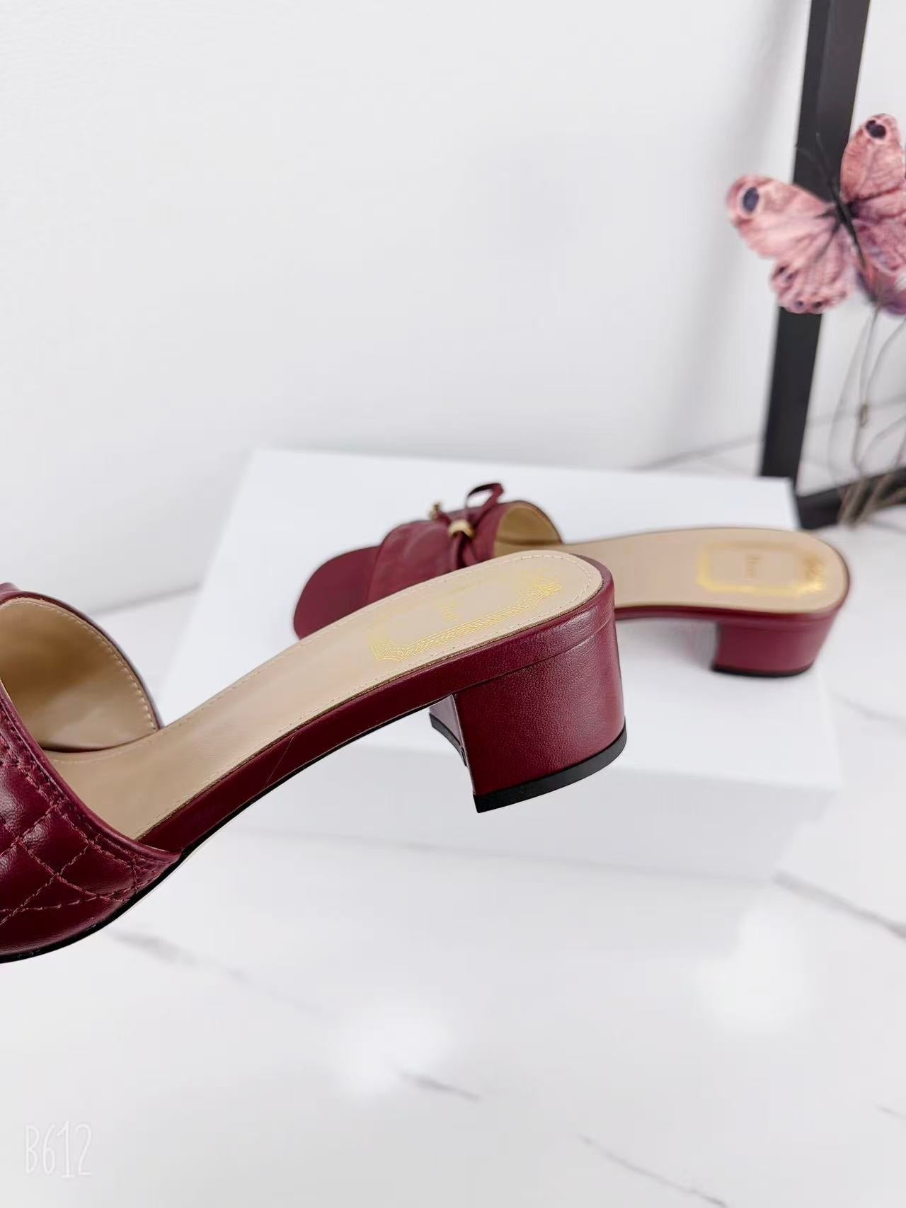 CD 26s Slippers Burgundy Beige Cowhide 681590