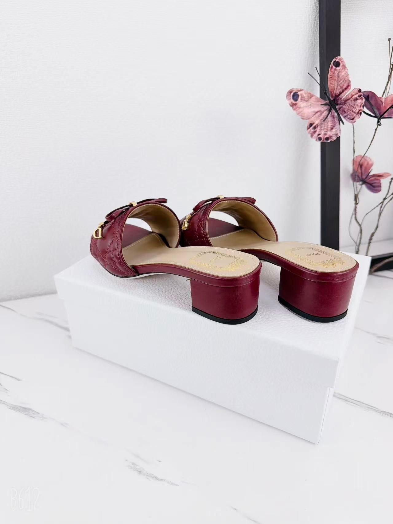 CD 26s Slippers Burgundy Beige Cowhide 681590