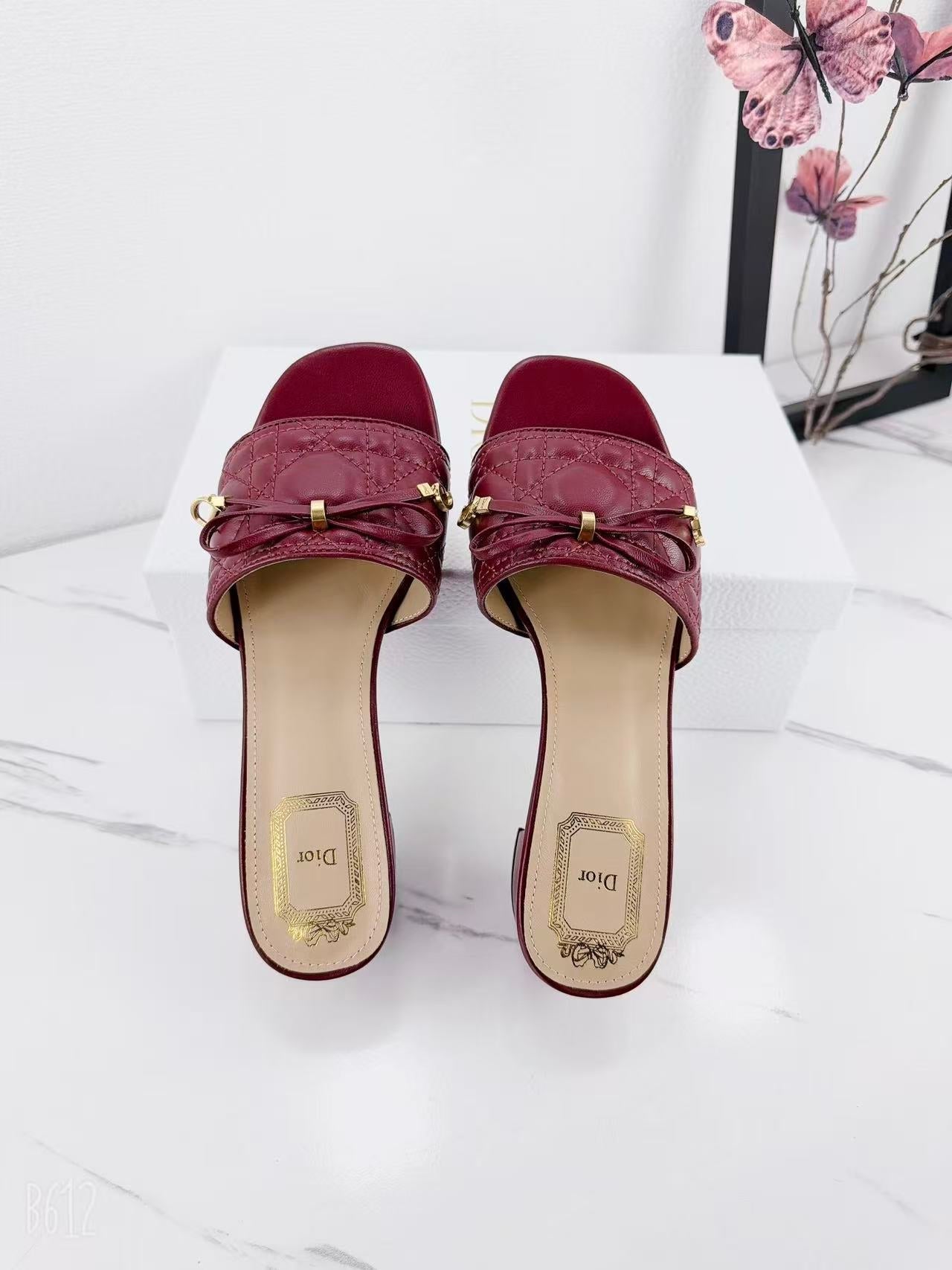 CD 26s Slippers Burgundy Beige Cowhide 681590