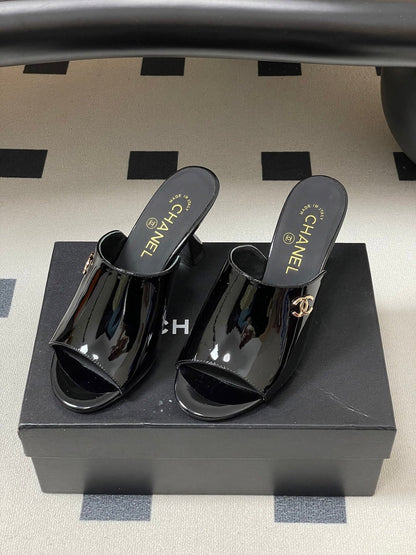 CC 26 Sandal Patent Leather