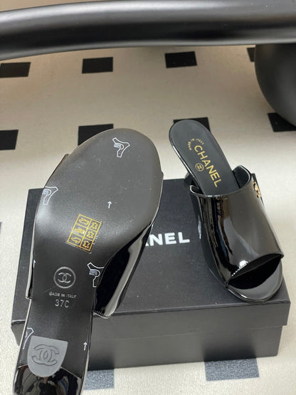 CC 26 Sandal Patent Leather