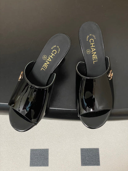 CC 26 Sandal Patent Leather
